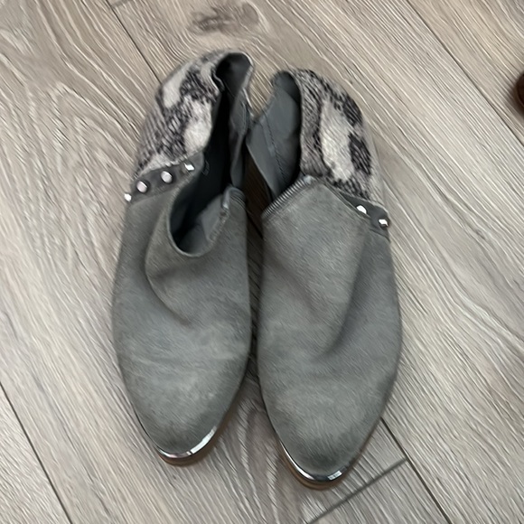 Sz 6 sued and snakeskin booties flats - Picture 4 of 4
